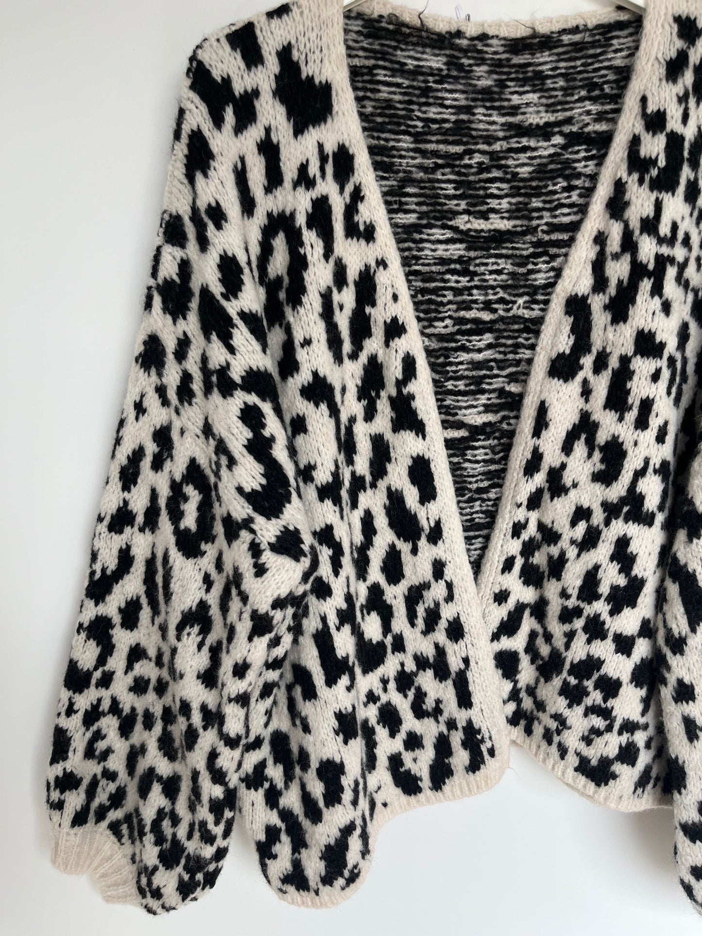 Cardigan "Leo Love" (weiß-schwarz)