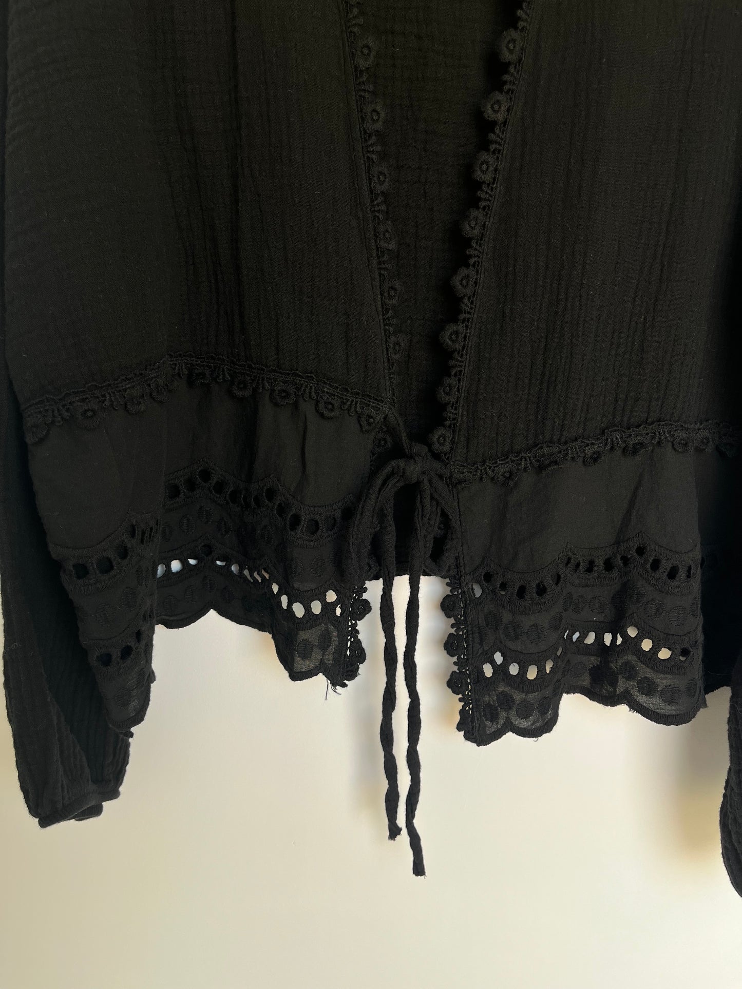 SALE Musselin Bluse "Rüschen" (schwarz)