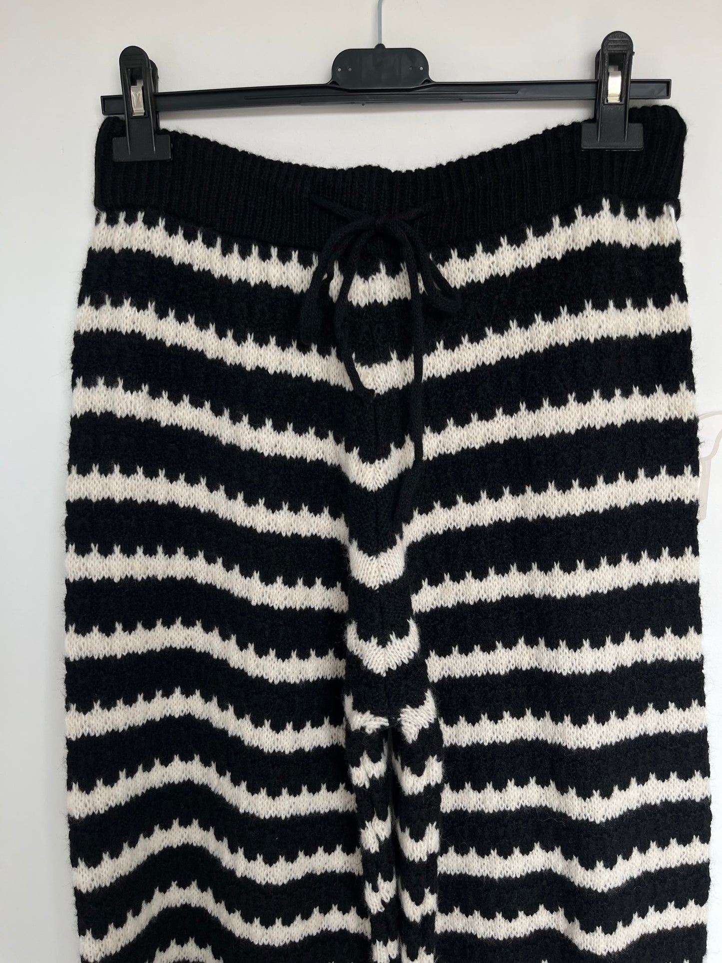 Strickhose (schwarz-weiß)