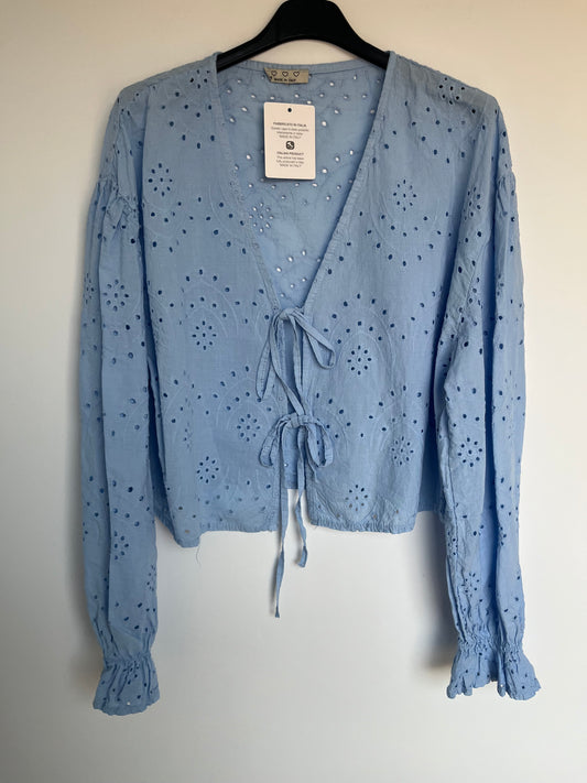 SALE Lochbluse "Mira" (hellblau)
