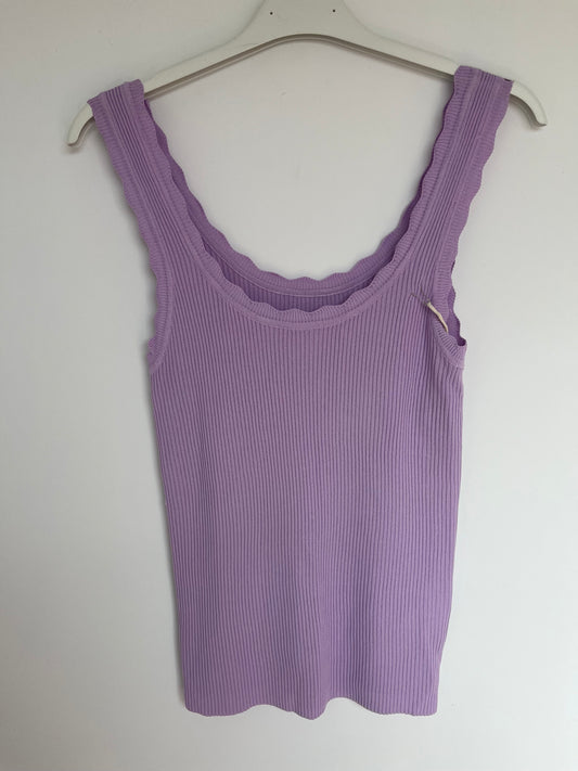 SALE Basic Top gerippt -kleine Spitze- (flieder)